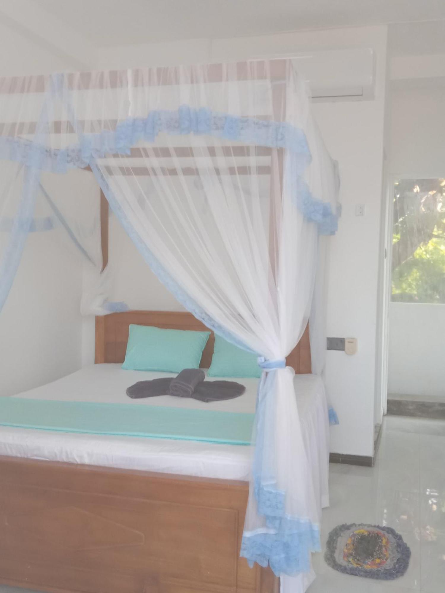 Moon Light Guest Bed & Breakfast Mirissa Room photo